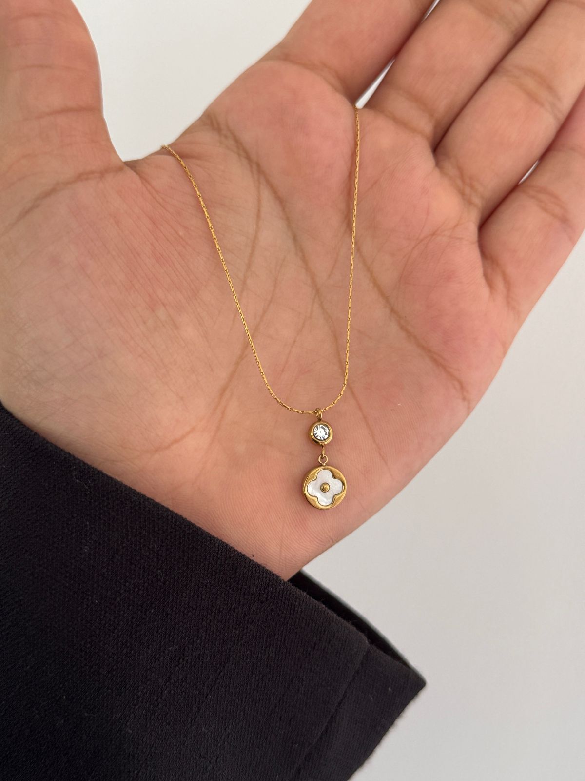 Collar con punto de luz