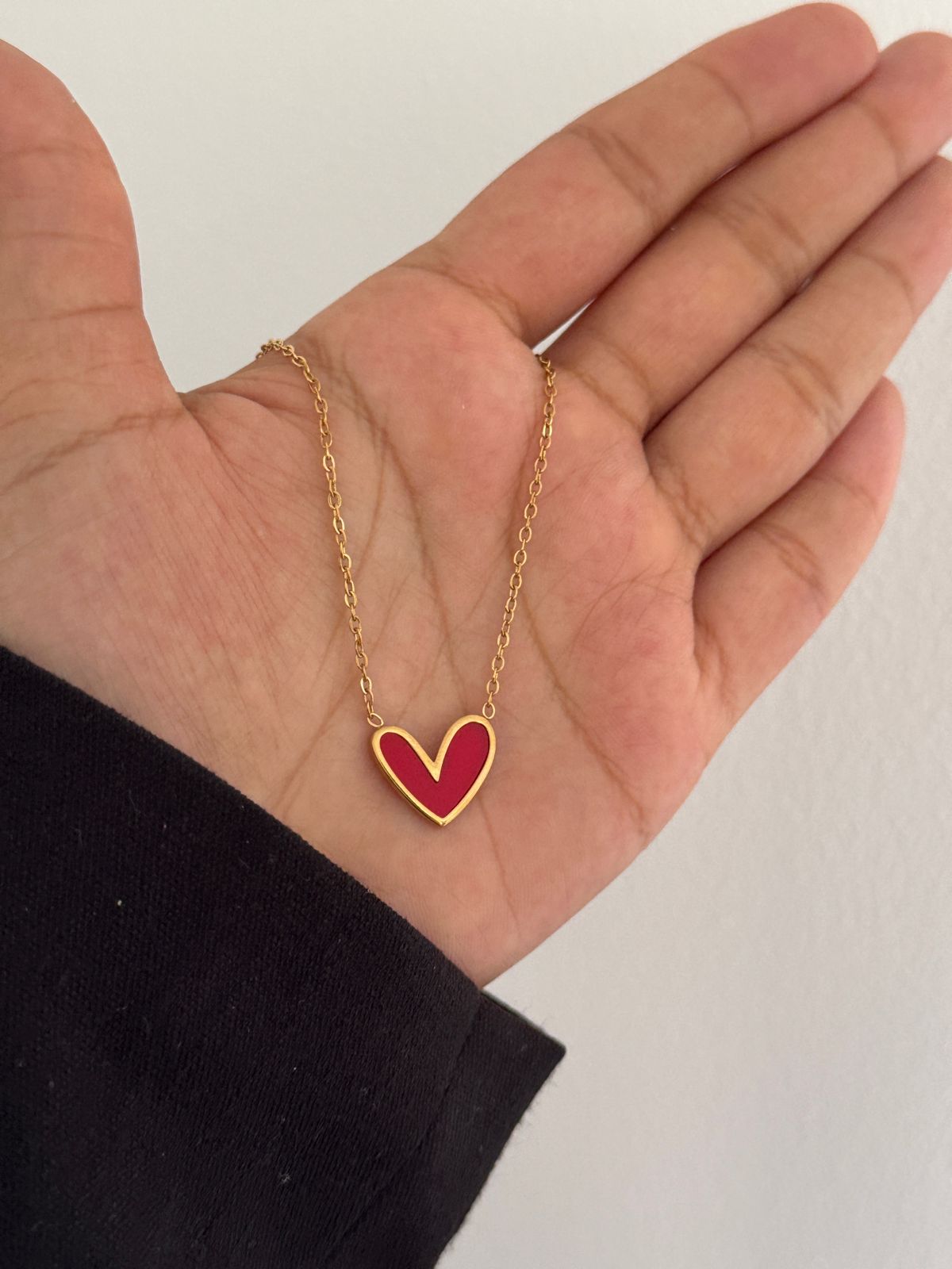 Collar de corazón rojo