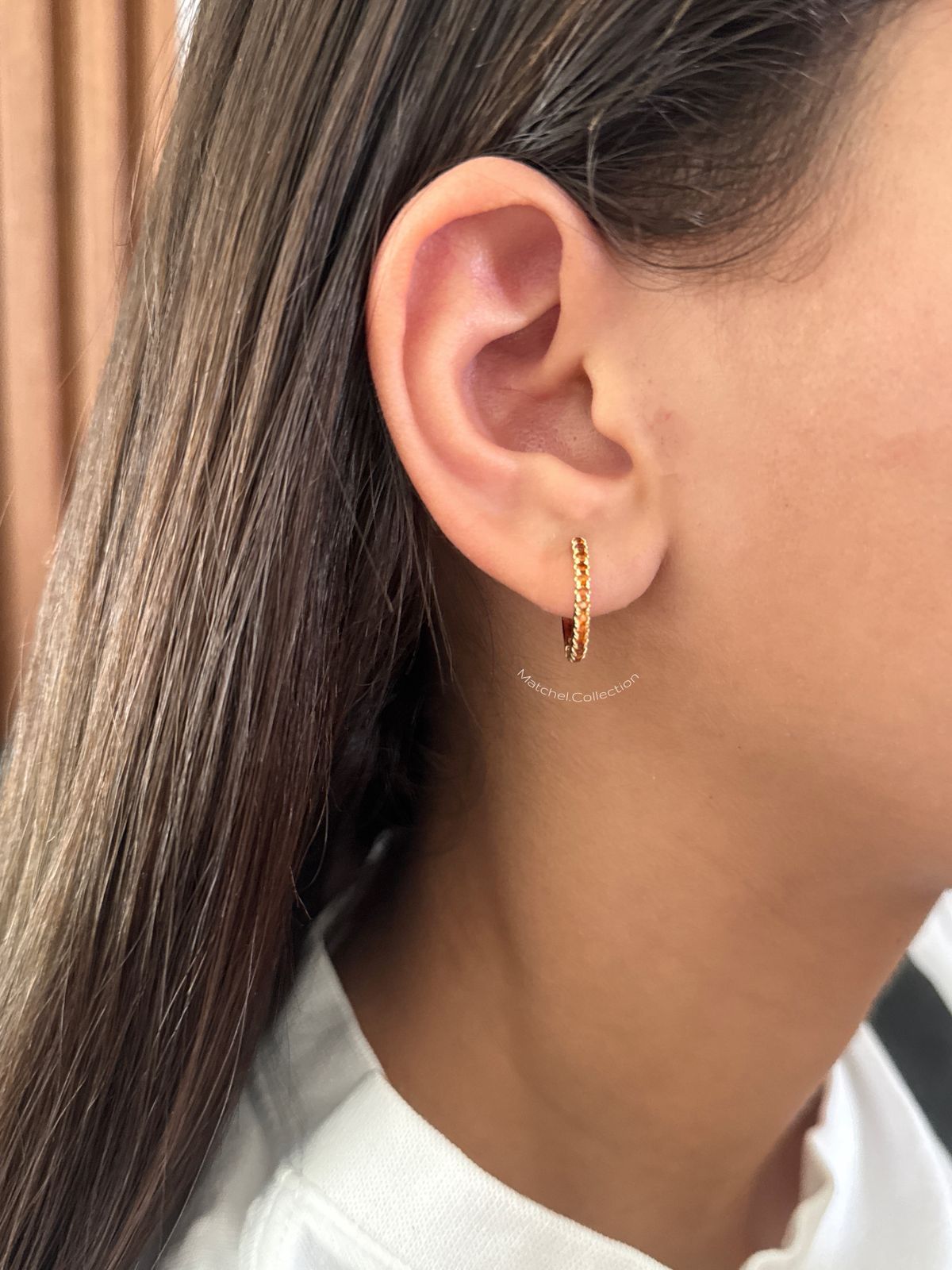 Argolla con brillito rojo